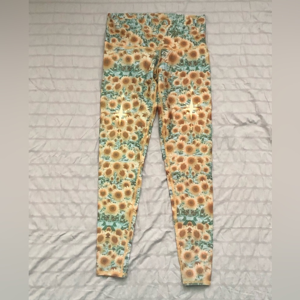 Teeki leggings women’s size M. Made for yoga, swim, surf, hike, dance.